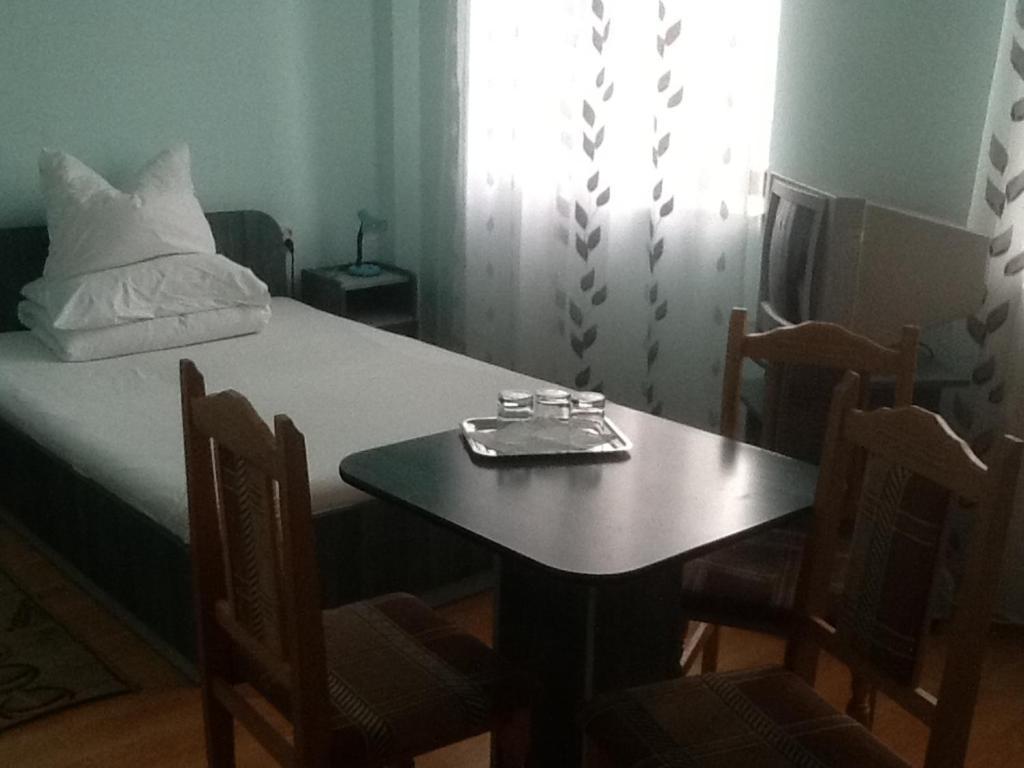 Hotel Continental City Center Iasi Room photo